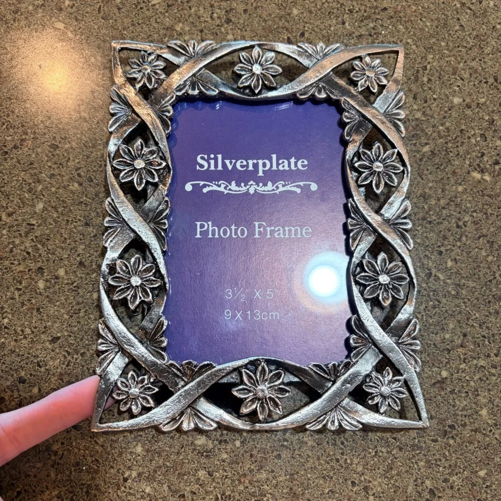 GL & Markella Silverplate Floral Lattice Photo Frame 3.5x5 Ornate Daisy Design